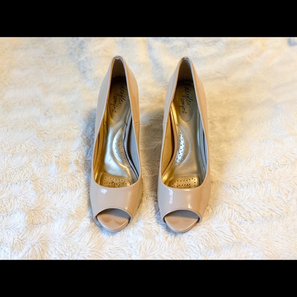 Open Toed High Heels - Picture 2 of 3